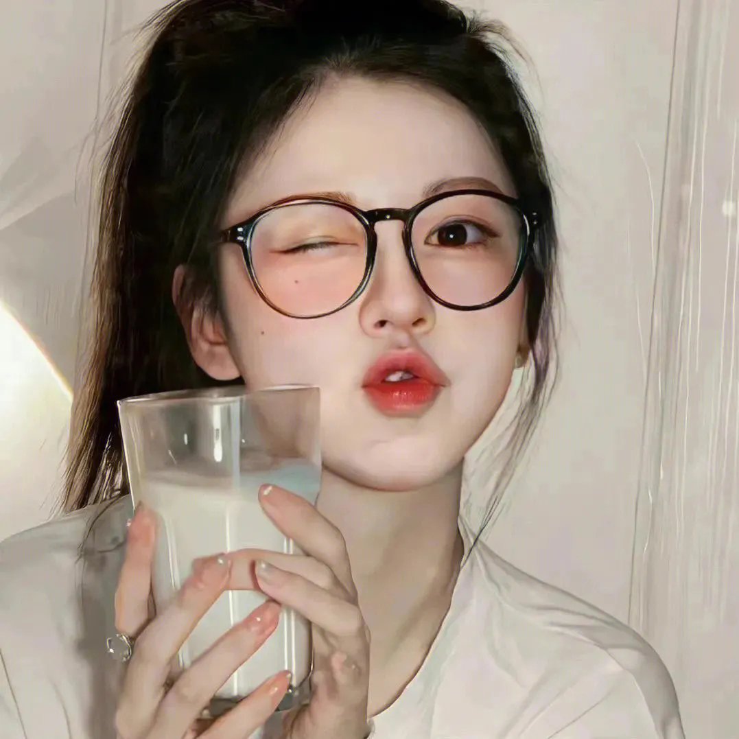 泳池怪诞